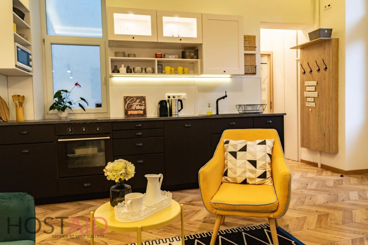 M10 Apartment - Hostaid Budapest Kültér fotó