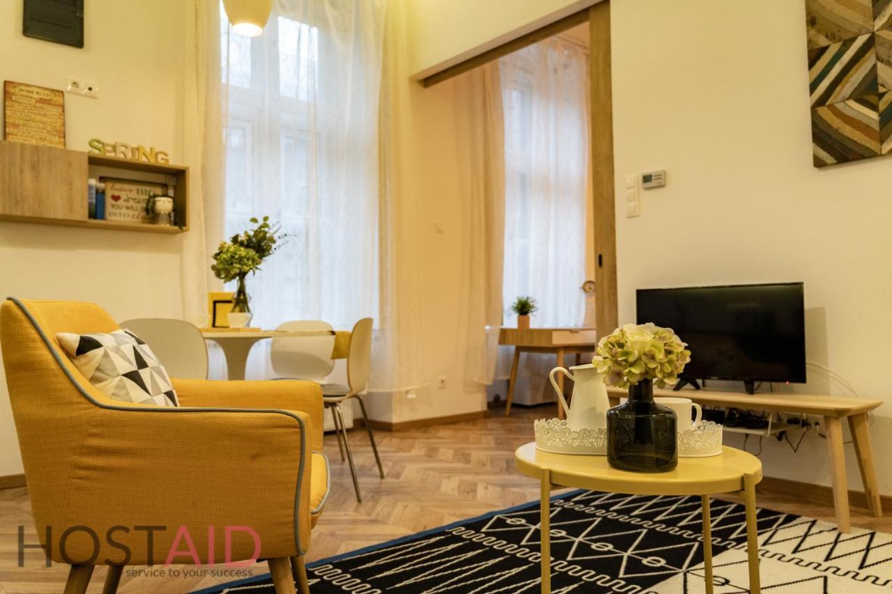 M10 Apartment - Hostaid Budapest Kültér fotó