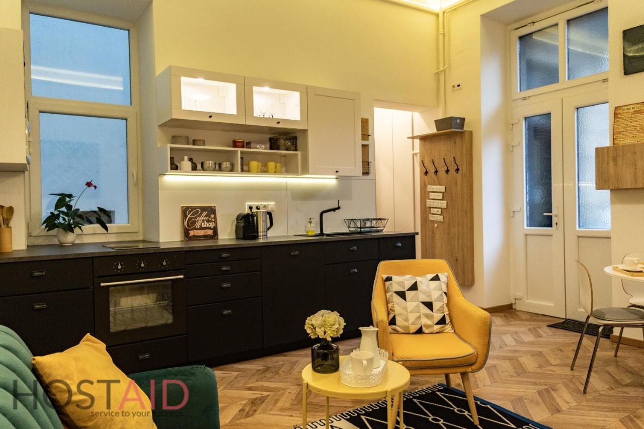 M10 Apartment - Hostaid Budapest Kültér fotó